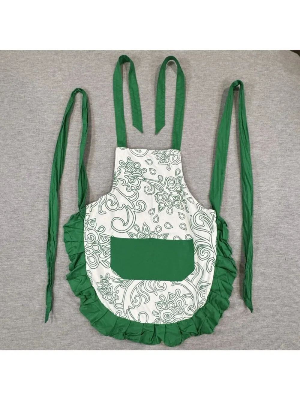Flirty Aprons apron features